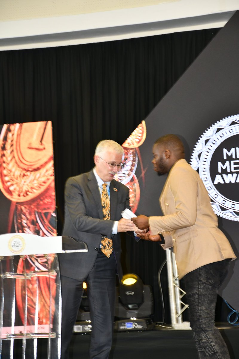 BaHorv's tweet photo. Very honored to meet with the Ministers, Hon. Kabo Morwaeng &amp; Hon Mmusi Kgafela of @BWGovernment at the @MISAbw Awards 2022 yesterday where @UNDP_Botswana supported the #SDG awards in 3 categories
#SDG https://t.co/GUPvXI7RgH