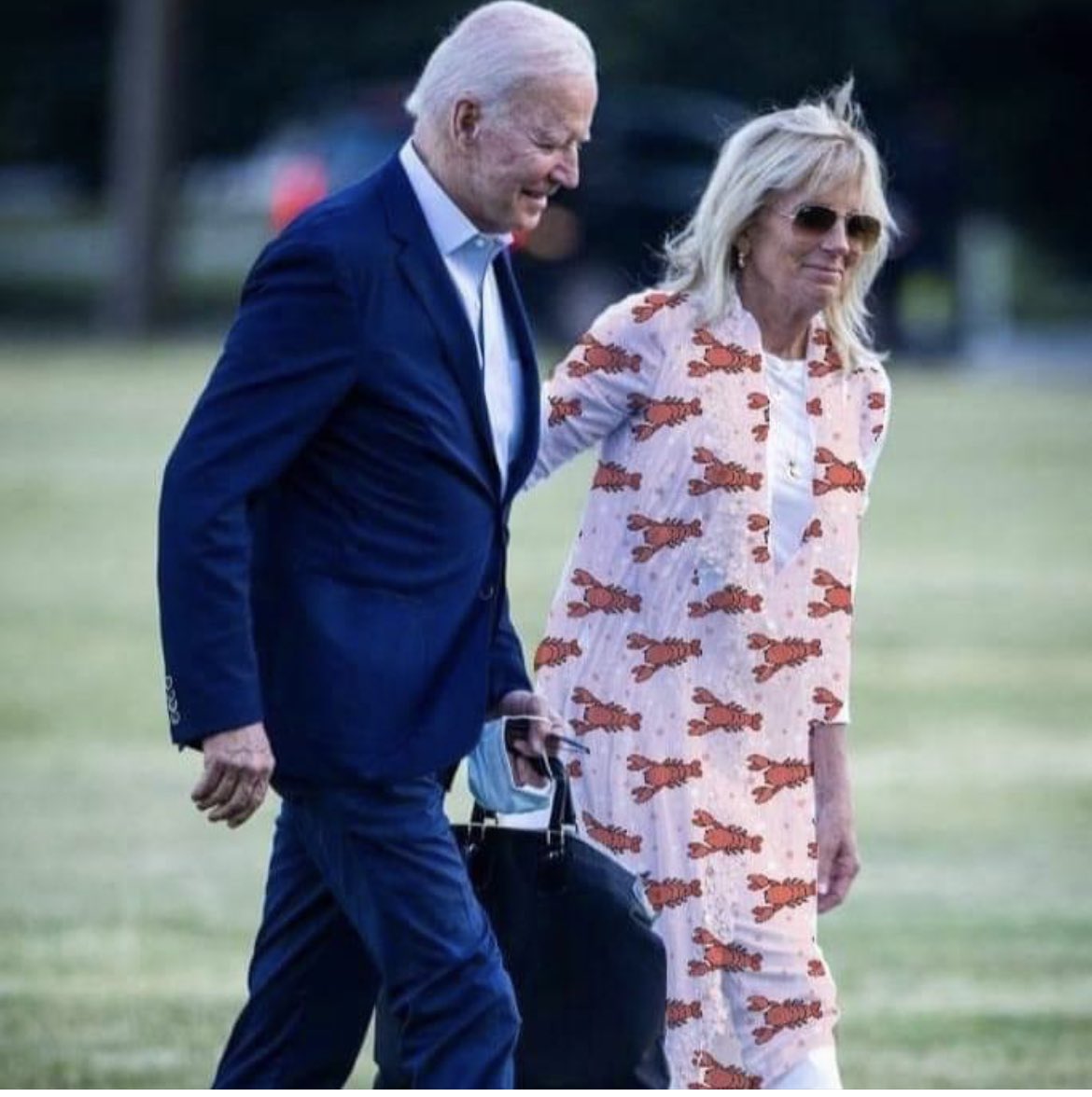 What in the Red Lobster Pajamas is Jill Biden wearing!

Jill Biden is the tackiest First Lady in the history of America 

Raise your hand if you agree ✋
