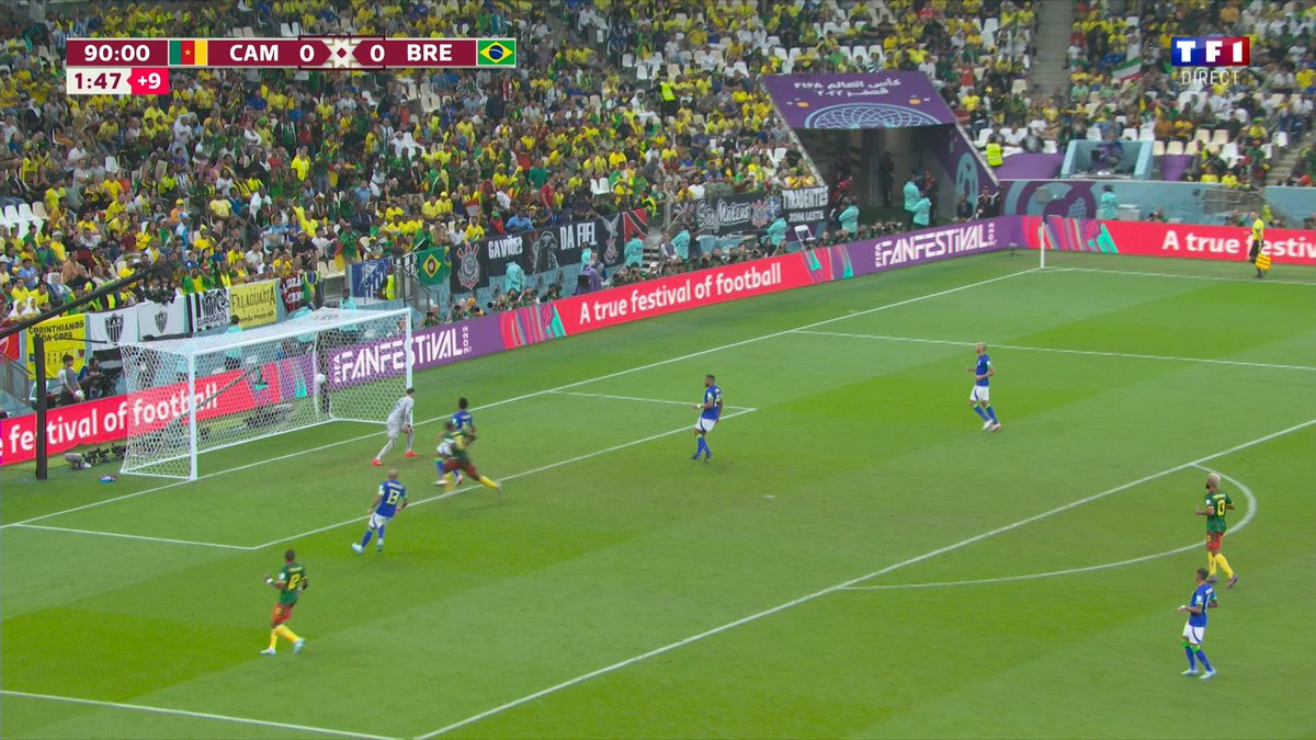TF1's tweet photo. ⏱90+1 BUUUUT !

Aboubakar ouvre le score pour le Cameroun !!

🇨🇲 Cameroun 1 - 0 Bresil 🇧🇷⁣ #CAMBRE 

Suivez le match en direct sur TF1 et @MYTF1 : https://t.co/0kxE7Lu0KQ https://t.co/PeY29UawVh