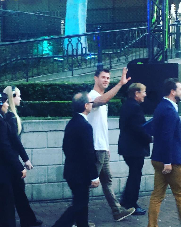 kallendowdle's tweet photo. Oh heyyyyyy @chrishemsworth remember that one time when you said hi just to ME a few years ago at @disneyland when you were the narrator for #candlelightprocession?! Thanks for that! I’ve never let my family or friends forget it! 😂🕯️🫶🏼 https://t.co/CXM5ewvGpy