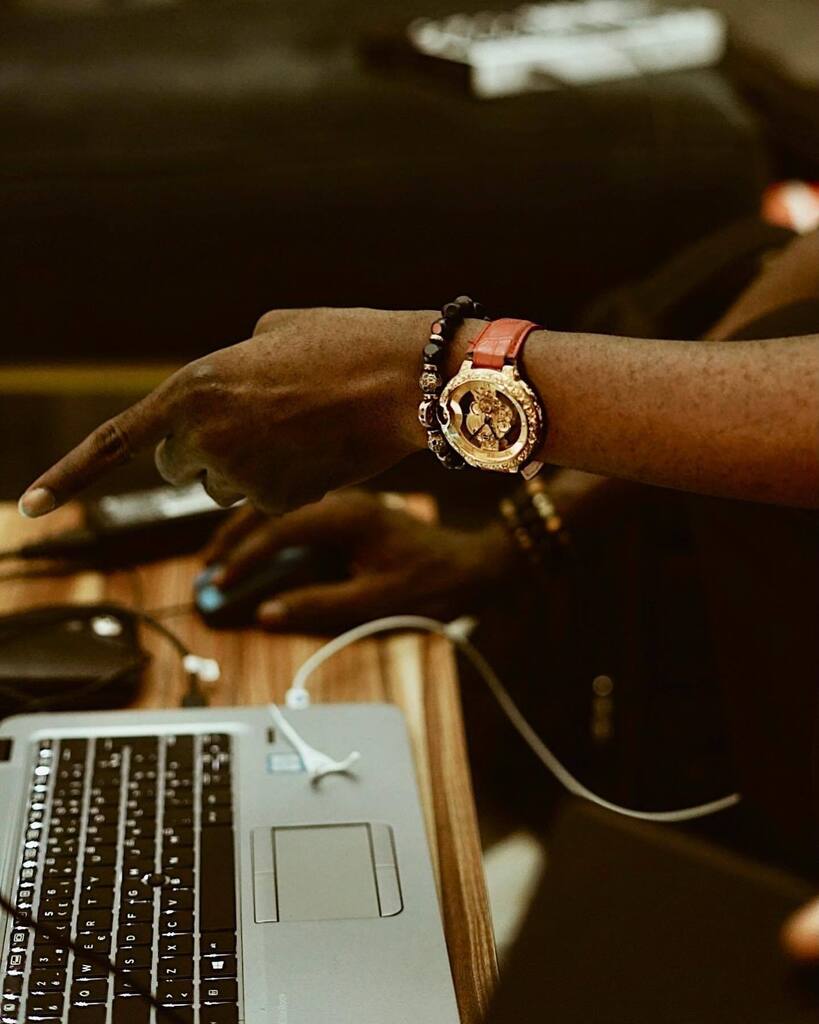 grahamBMG's tweet photo. “Where words fail, music speaks” 🔊❤️‍🔥

📸: @aiden_imagery 
📿: @vonbirebeads 

Cc: @kinggiftleen @your_dramaqueen_ @donjazzy @instablog9ja @instagram @mufasatundeednut @tegamavin @boyllona @lordrapz 

.
.
.
.
.
.
#photooftheday #outfit #outnow #explor… https://t.co/1qV6n3RgAP https://t.co/WZUBybPeKE