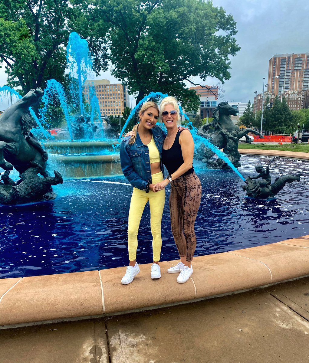 jasminecbs8's tweet image. Wishing a very happy birthday to my amazing mom 💕 can’t wait to visit Tucson to see her next weekend