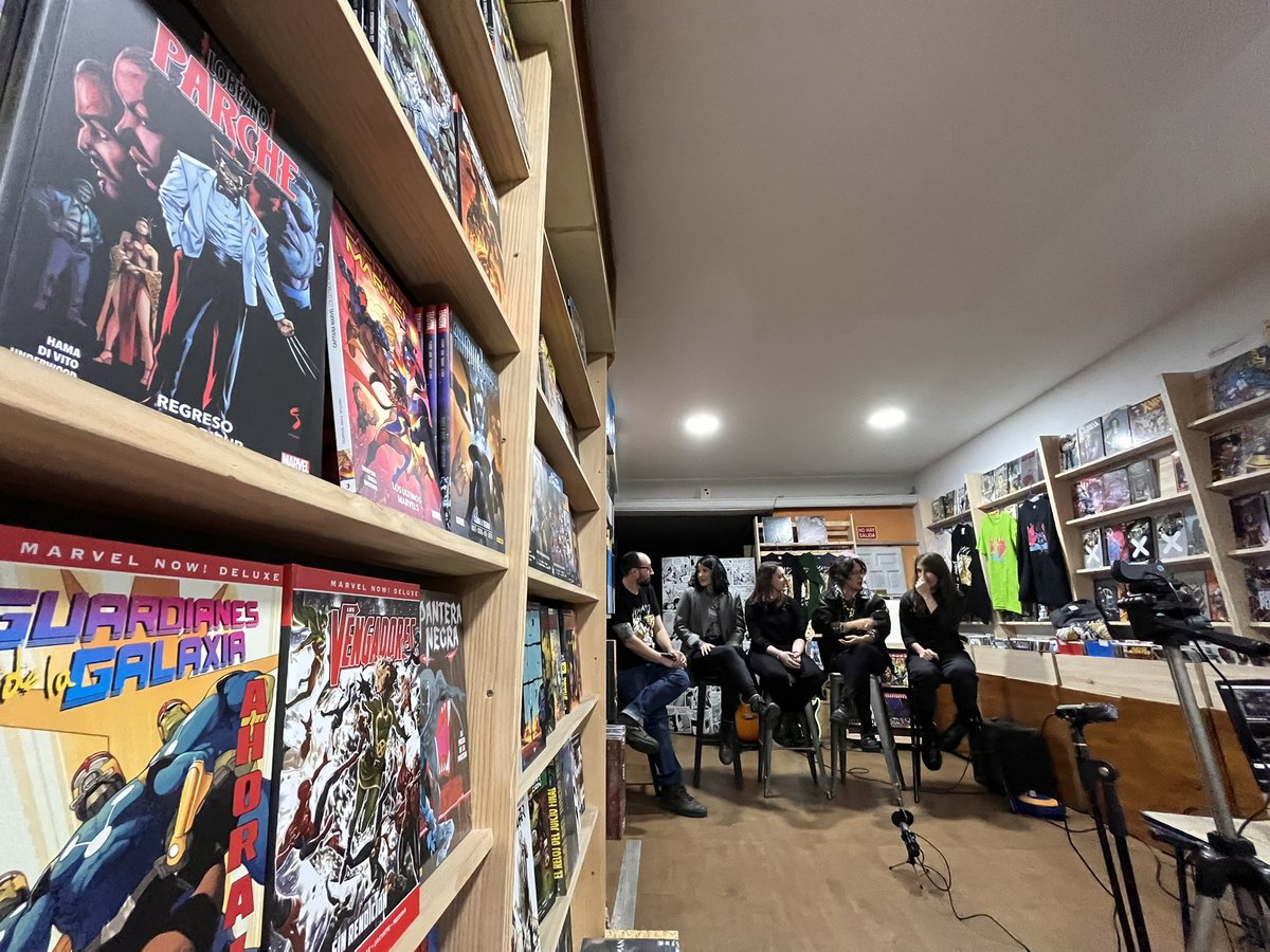 Comics y música. Música y comics. <a href="/bonesofminerva/">Bones Of Minerva</a> <a href="/Nix98ConBotas/">Natalia Velarde</a> <a href="/vinetascomic/">Viñetas Cómic</a>