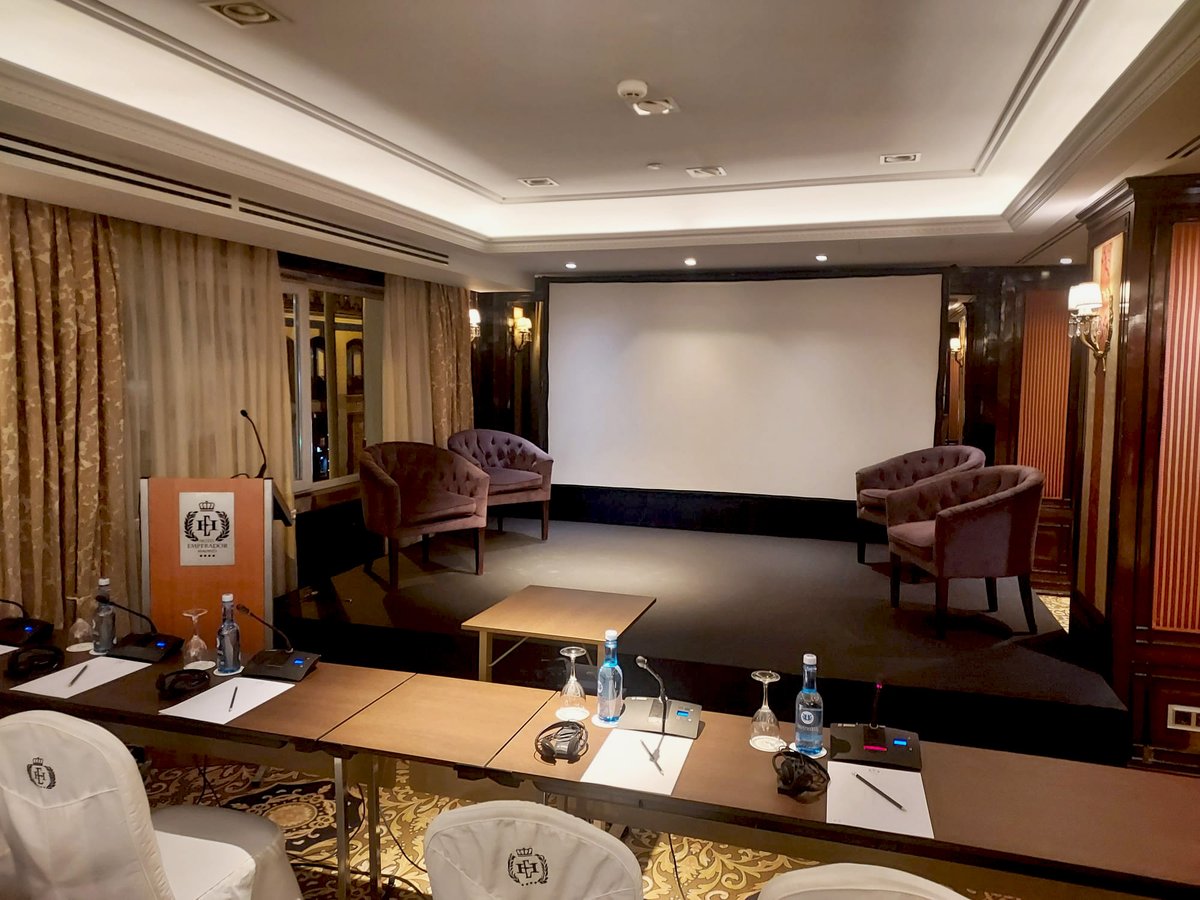 astisl's tweet photo. Nuestro día a día: instalar los equipos de interpretación de sonido en una sala de hotel.
🎤 @Sennheiser y @BoschEspana
🔊 #1nt de @BoschGlobal
🔳 Cabinas #ISO4043
📧 asti@astisl.es 📞 +34 914 594 669
#astisl, comunicamos personas. #eventos #traducciónsimultánea https://t.co/iMNfZgnQ2X