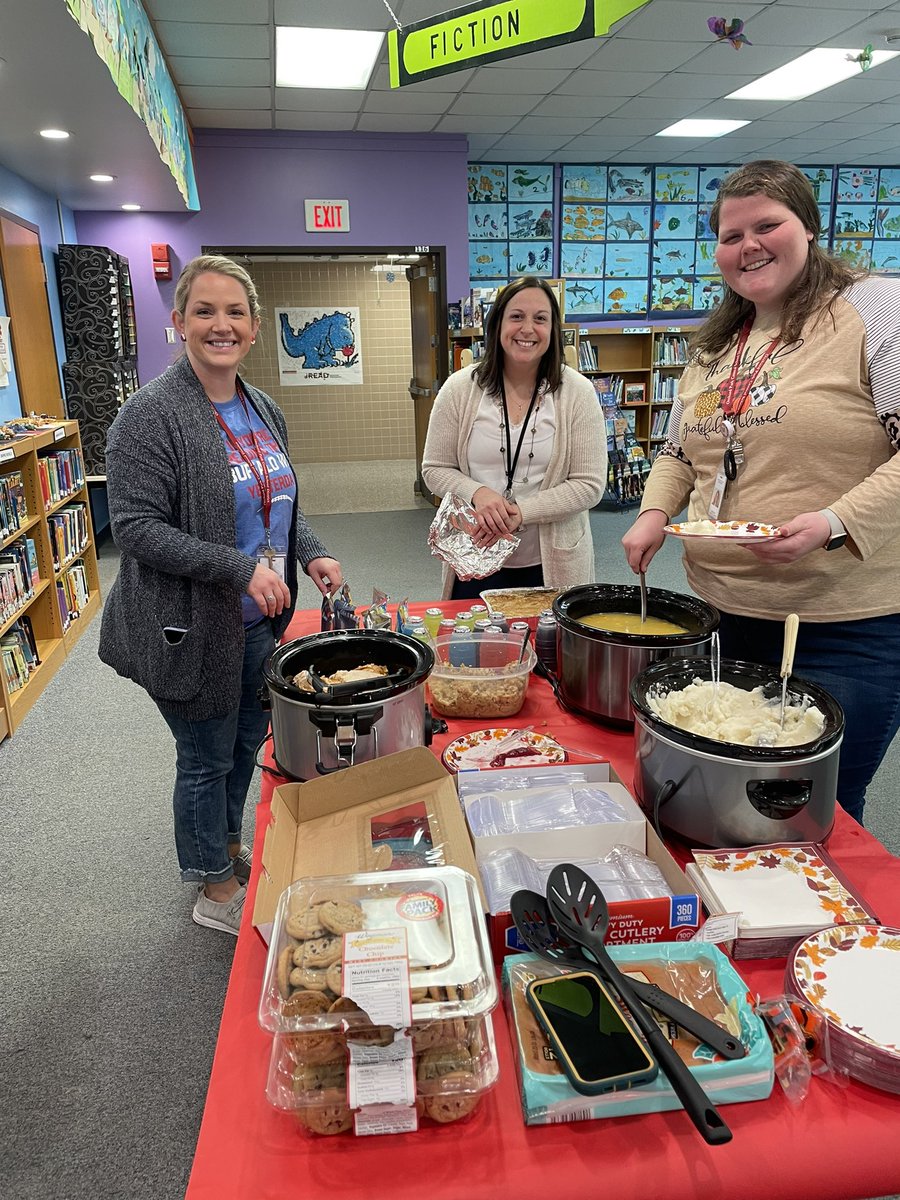 tbrin0579's tweet photo. Serving up extra thanks with a group of kindergarteners at their thankful lunch today @WindomElem https://t.co/5nQwvwIqQl
