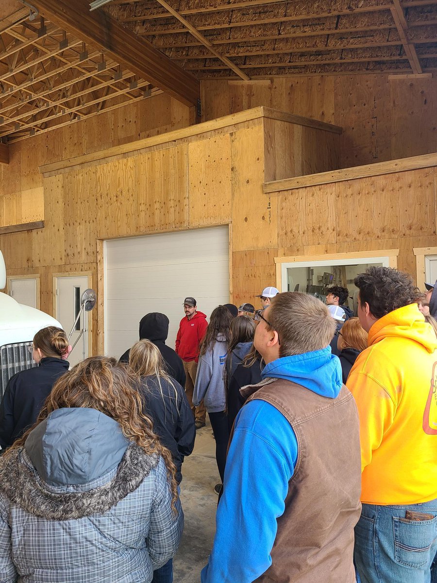 EldonCStutsman's tweet photo. This morning we welcomed @WilliamsburgFFA for a quick campus visit and tour!
Interested in a visit, tour or job shadow, let us know!
#learningtodo #iaffa #fieldtrip @WCSD_Raiders https://t.co/1jnRXiJJE4