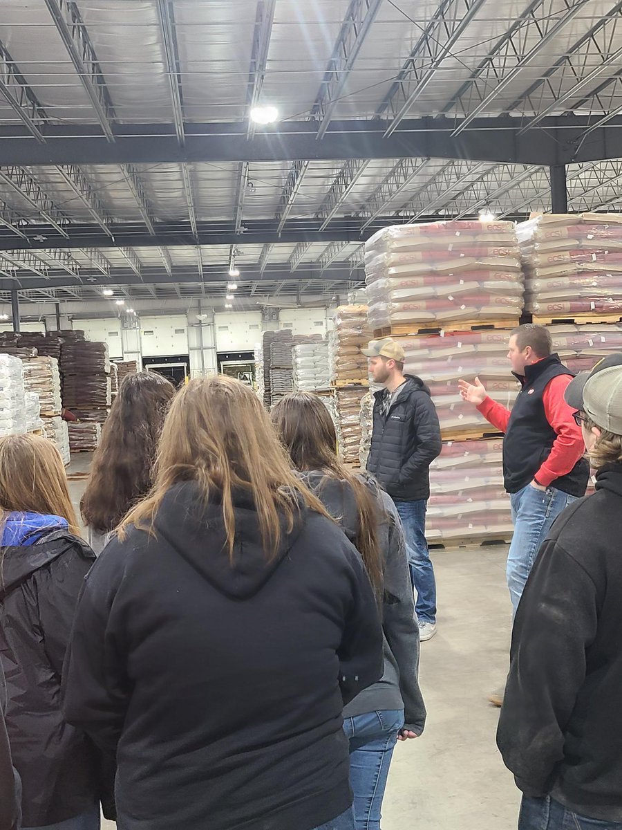 EldonCStutsman's tweet photo. This morning we welcomed @WilliamsburgFFA for a quick campus visit and tour!
Interested in a visit, tour or job shadow, let us know!
#learningtodo #iaffa #fieldtrip @WCSD_Raiders https://t.co/1jnRXiJJE4