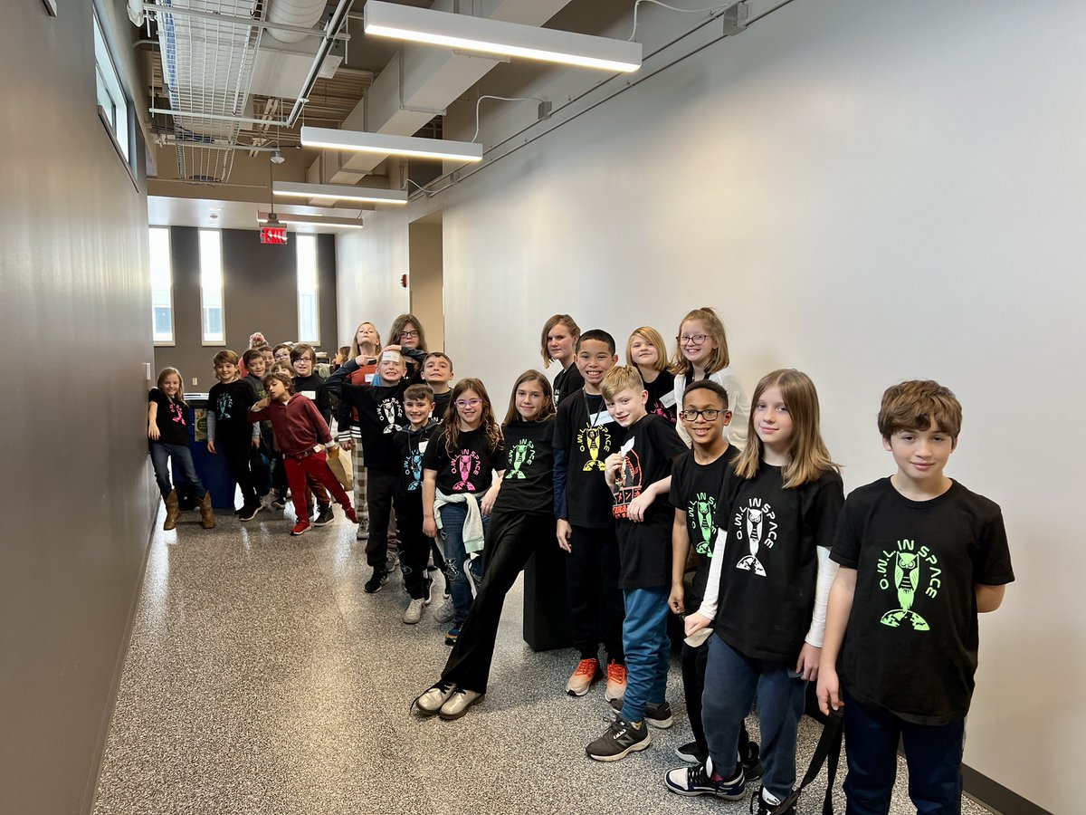 OwlclassS's tweet photo. O.W.L. students attended the Academic Triathlon today! It was SPACE-themed! 🚀 They participated in Face-Off trivia, mind sprints, and spin-off main event. We had a great time team-building, acquiring new space info, and stretching our divergent thinking skills! #204BravesPride https://t.co/zKgJXye5js