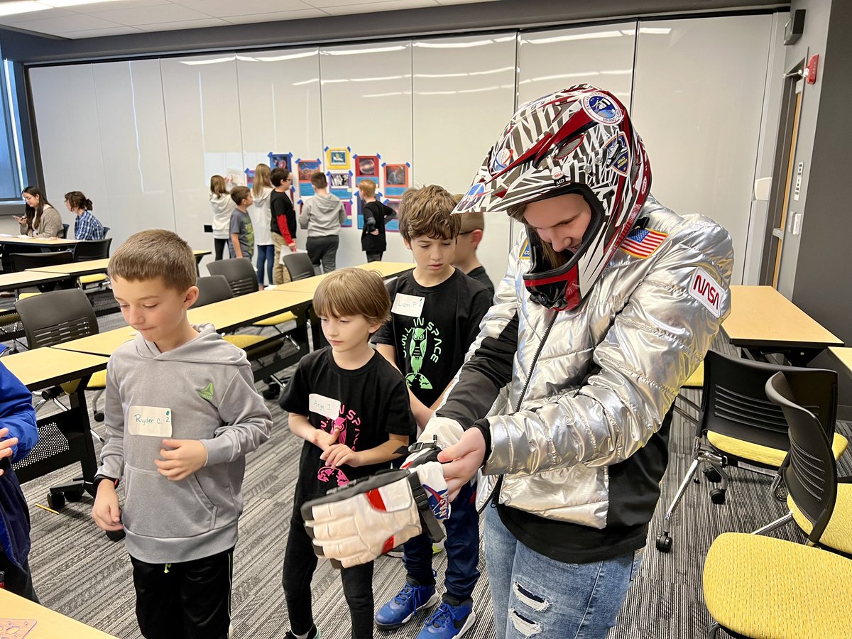 OwlclassS's tweet photo. O.W.L. students attended the Academic Triathlon today! It was SPACE-themed! 🚀 They participated in Face-Off trivia, mind sprints, and spin-off main event. We had a great time team-building, acquiring new space info, and stretching our divergent thinking skills! #204BravesPride https://t.co/zKgJXye5js