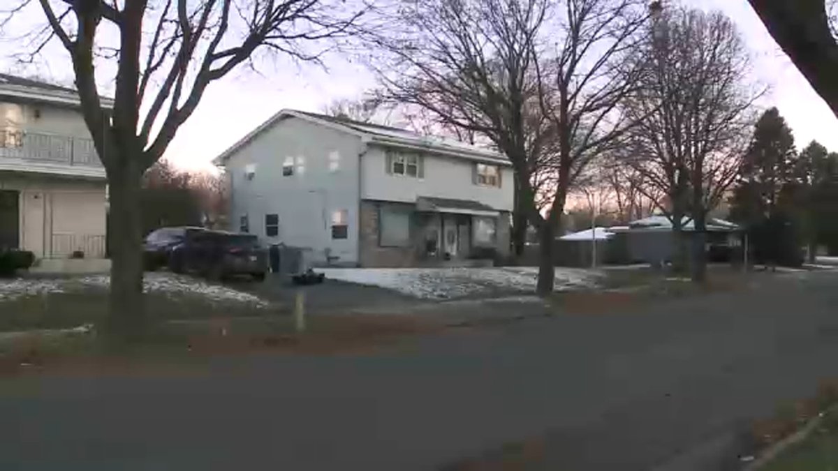 ABC7NY's tweet photo. 10-year-old boy kills mother because she wouldn't buy virtual reality headset, police say https://t.co/EeXYoELhog https://t.co/uhYf59Q7cR