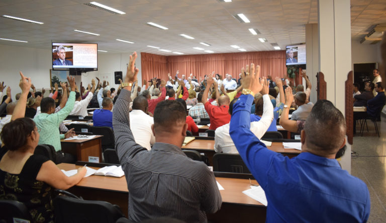 MMarreroCruz's tweet photo. Con mucha satisfacción escuchamos todas las intervenciones de los trabajadores en el CXI Pleno del Consejo Nacional de la #CTC, muy a tono a los tiempos que estamos viviendo, donde la labor sindical no se ha detenido y ha sido de suma importancia.
#CubaViveYTrabaja https://t.co/WJ3NMBU9GZ
