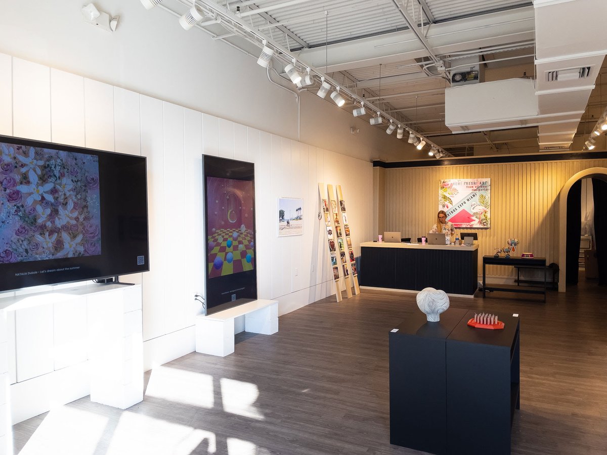 kwojciechowicz's tweet photo. ArtBox Projects exhibition in Miami. Tomorrow there will be more photos. :) #wynwood #miami #kamaarts #artboxprojects #kamilawojciechowiczkrauze https://t.co/kk1K35hgsz