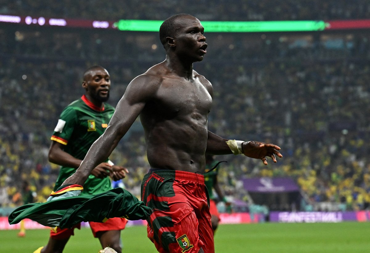 France24_fr's tweet image. #CMRBRA C'est terminé entre le #Cameroun et le #Brésil ! 

Le Brésil perd pour la première fois contre une équipe africaine en #Coupedumonde.

Ce n'est qu'une victoire de prestige car les #LionsIndomptables sont éliminés, mais quelle victoire !
