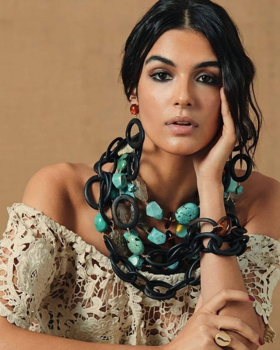 Je veux défaire votre esprit.
Déboutonne lentement tes pensées.
Caresse doucement ton imagination.
Déshabille-toi de toute ignorance alors que je monte tes idées dans une autre dimension.