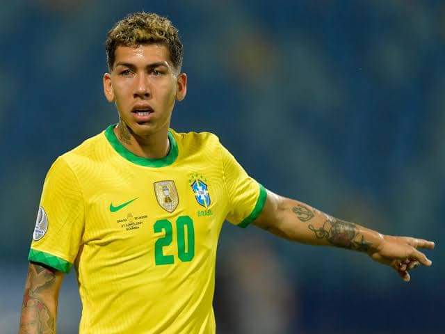 E me juraram que o problema do ataque da Seleção era o Firmino que não marcava gols… Tem atacante ai que está na segunda Copa e seu melhor momento foi marcando volante.