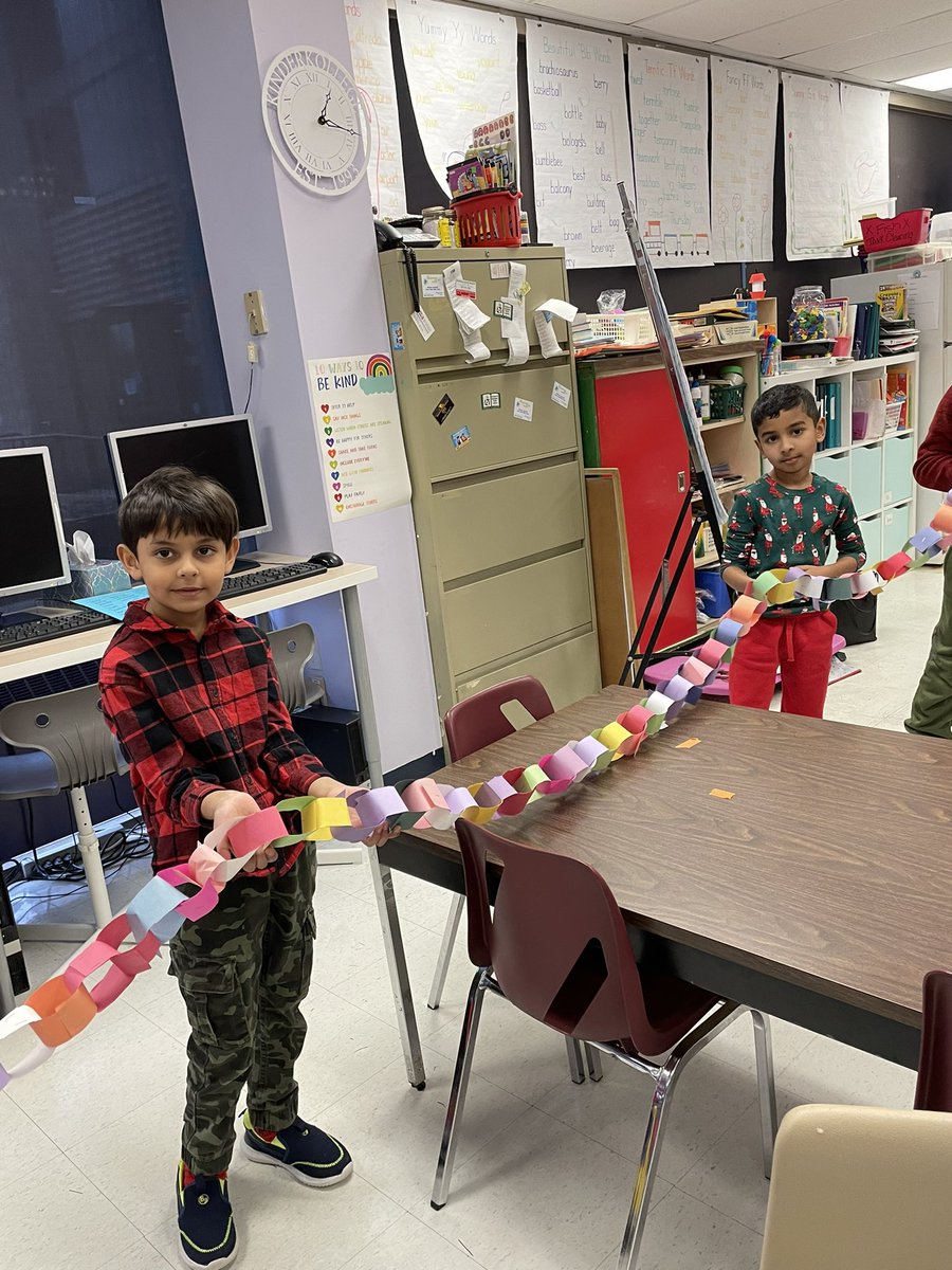 KinderKollegePS's tweet photo. Itβs JOY DAY and at KinderKollege that means one thing: the longest paper chain in the world!! πWow! #longestpaperchain #longestpaperchainever #joyday #tradition #favouritetradition #workingtogether #christmas #christmastree #christmastreedecorating #kkps30 https://t.co/wSf51XejKc