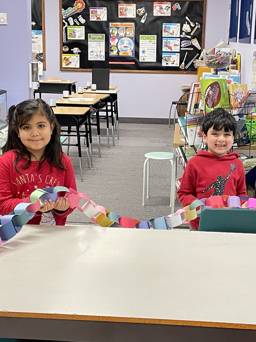 KinderKollegePS's tweet photo. Itβs JOY DAY and at KinderKollege that means one thing: the longest paper chain in the world!! πWow! #longestpaperchain #longestpaperchainever #joyday #tradition #favouritetradition #workingtogether #christmas #christmastree #christmastreedecorating #kkps30 https://t.co/wSf51XejKc