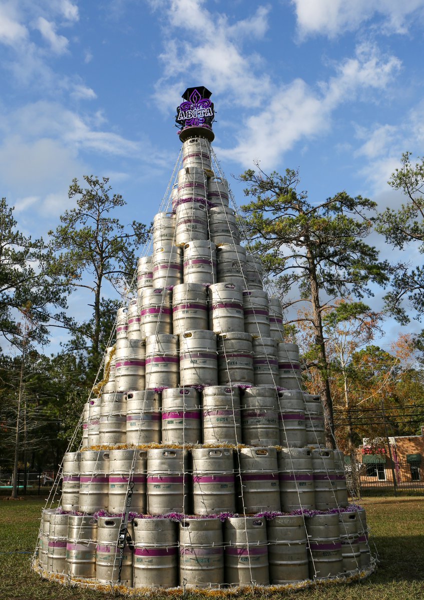 whereyatnola's tweet photo. Abita Brewing Company, is kicking the holiday season off with a larger than life Keg Tree in their Brewery Beer Garden. @TheAbitaBeer #AbitaBrewing #TreeLighting #kegtree #nolaontap https://t.co/XyuqroyyrG
