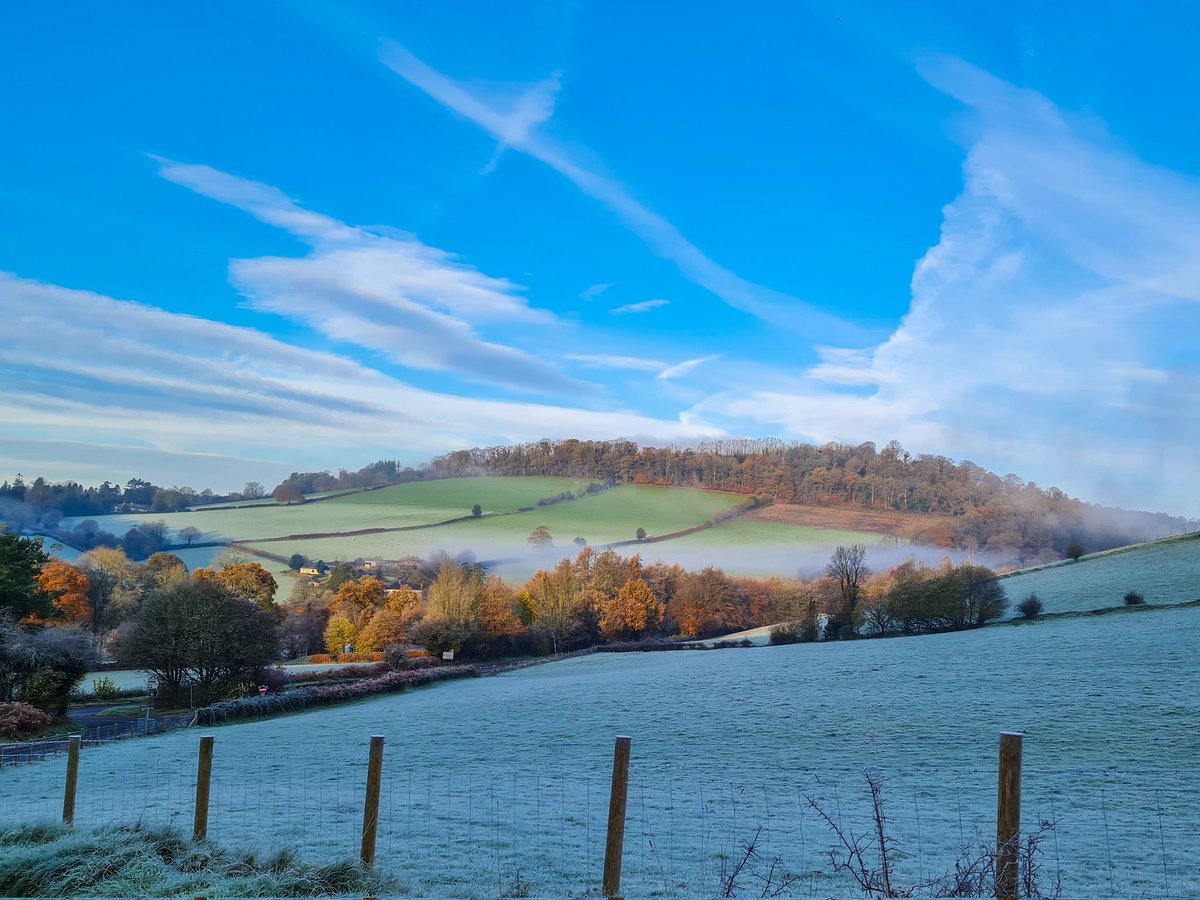 DanJamesENPA's tweet photo. Another manic week over. Once I emerged from about 15 continuous miles of thick pea soup fog the final mile into work was stunning today.
#CommutingViews https://t.co/Bg0xU64dzc
