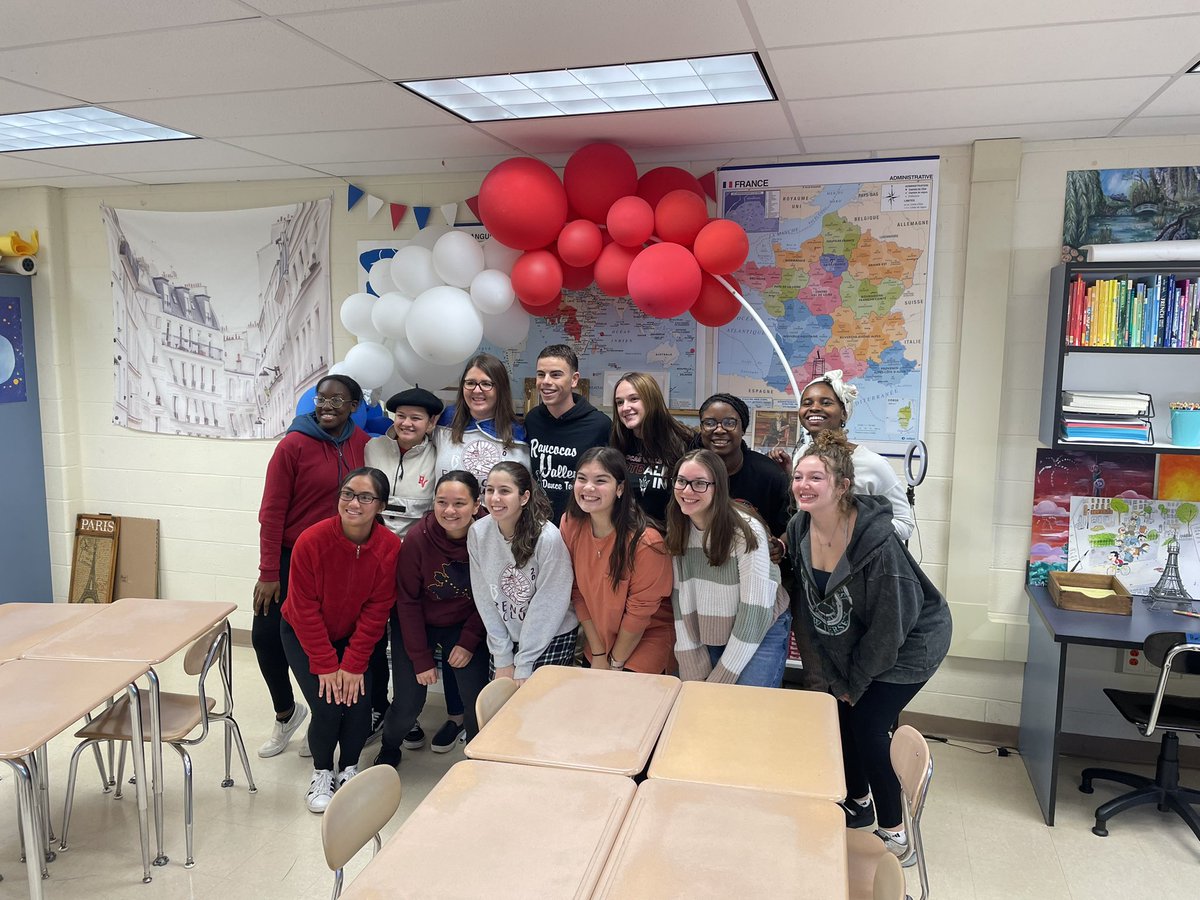 A huge CONGRATS to ma amie <a href="/MadamePope/">Kimberly Pope</a> for receiving the GEOY recognition this year! Thanks for making RV a better place! 🇫🇷