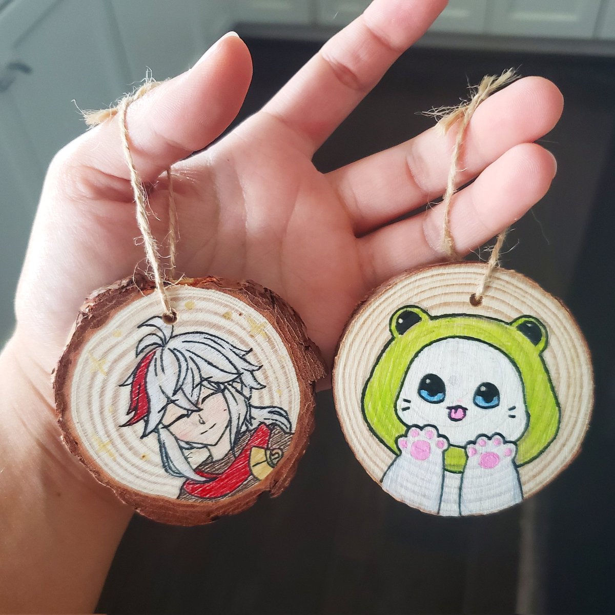 Mythofdreams's tweet photo. Made some super cute ornaments to hang on my Christmas tree, best boi Kazuha and a frogkitty. 
#GenshinImpact #Kazuha #art https://t.co/4OFnplfyfz