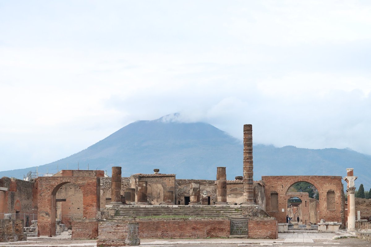 familiarquark's tweet photo. Severe pedometer mileage today at Pompeii. Loitering in the neighborhood for the next two weeks. Nice. https://t.co/SKaOZsmU2f