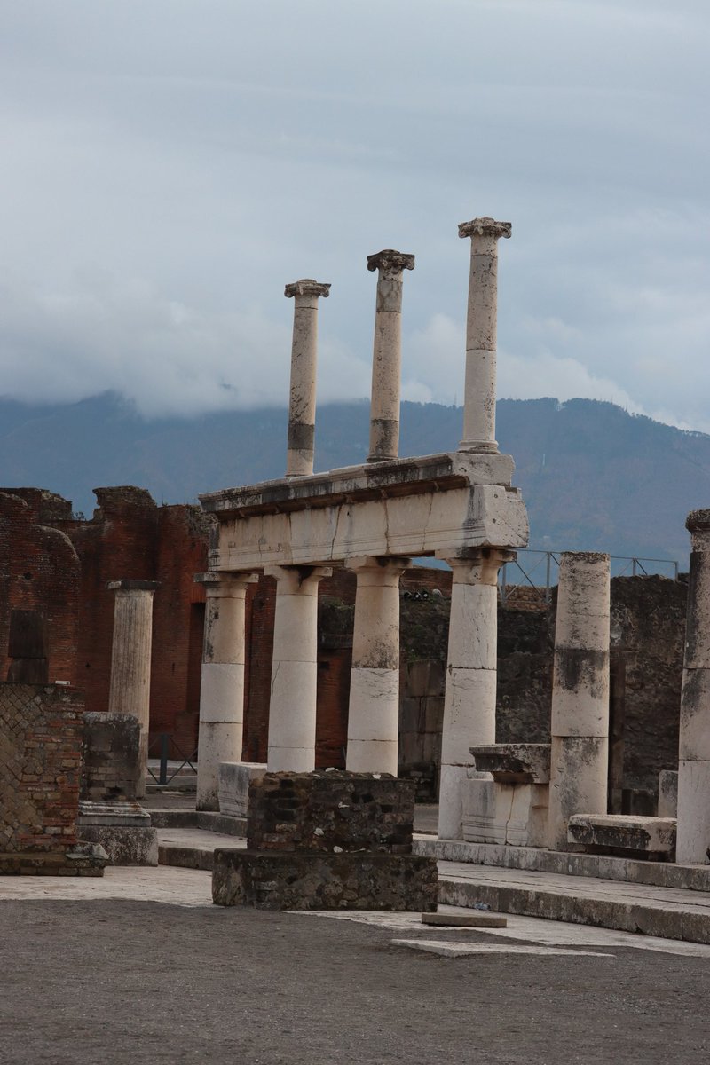 familiarquark's tweet photo. Severe pedometer mileage today at Pompeii. Loitering in the neighborhood for the next two weeks. Nice. https://t.co/SKaOZsmU2f
