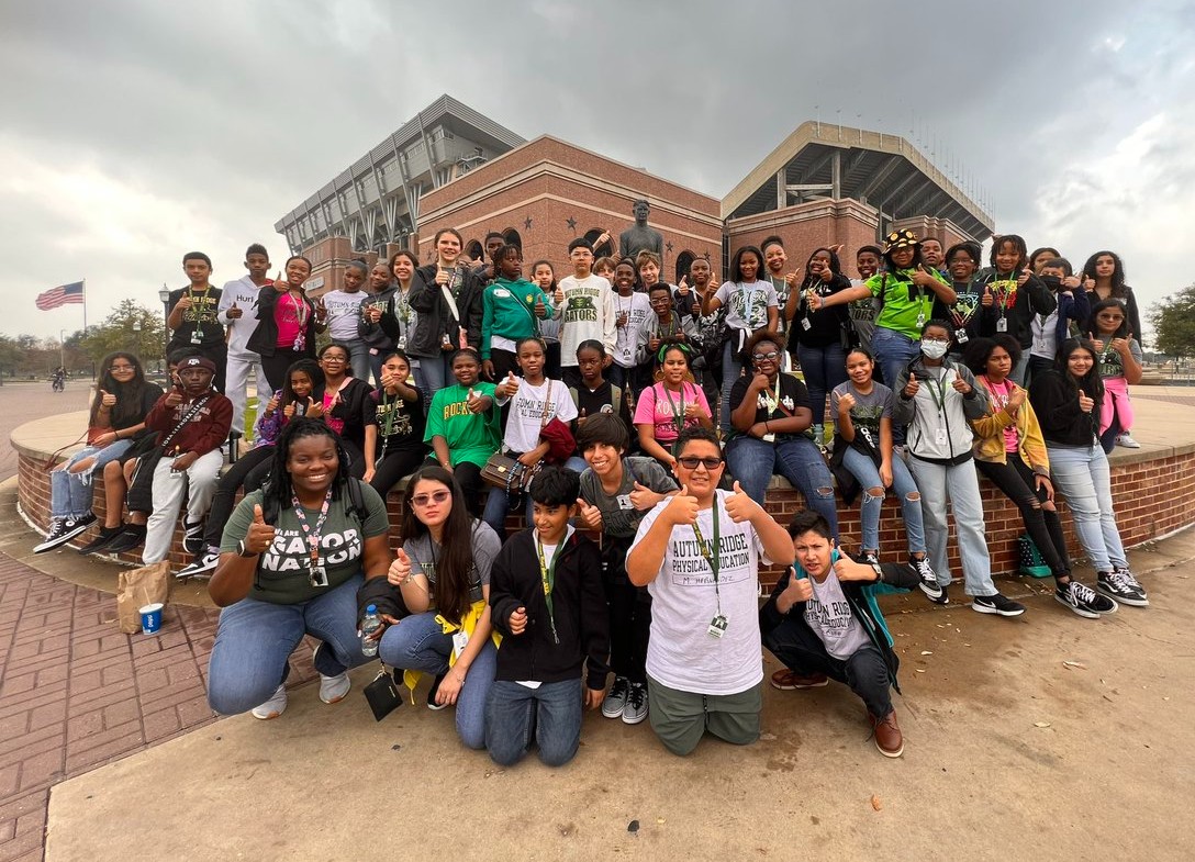 College tours demystify the college experience and help students explore what's possible. @ARMS_AVID 6th graders from @HumbleISD_ARMS (@HumbleISD) had a wonderful time visiting @TAMU. Thanks for the great pic! #AVID4Possibility