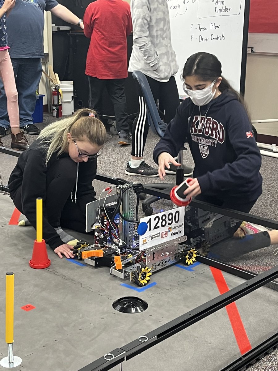 eagles_emerson's tweet photo. We're really glad to be able to update our robot after competition, and we're also very excited for our next competition! https://t.co/TPt2PYILL7