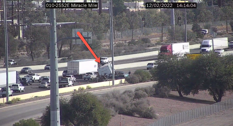 ArizonaDOT's tweet photo. I-10 eastbound at Miracle Mile: A crash is blocking the right lanes.

#aztraffic #I10 #Tucson https://t.co/IyKnw67usS