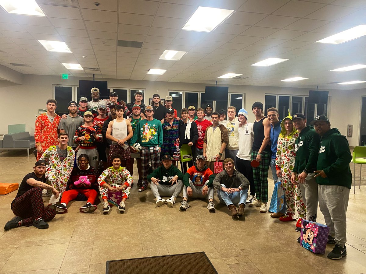 MCCEaglesBSB's tweet photo. Christmas Party 2K22! https://t.co/91YgMKfbBC