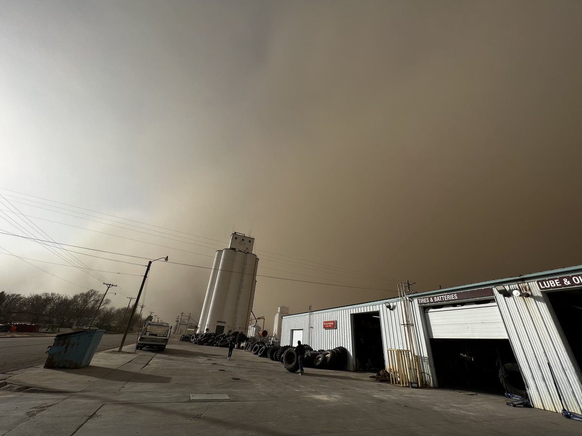 Evyan Smith (@swk_stormchaser) on Twitter photo Pictures from my mom in Scott City, KS. Huge dust storm blowing in with this cold front. We need rain! <a href="/FrankWaughKAKE/">Frank Waugh, CBM KAKE π π’=π§οΈ</a> <a href="/KAKEnews/">KAKE News</a> <a href="/NWSDodgeCity/">NWS Dodge City</a> Pictures from my mom in Scott City, KS. Huge dust storm blowing in with this cold front. We need rain! <a href="/FrankWaughKAKE/">Frank Waugh, CBM KAKE π π’=π§οΈ</a> <a href="/KAKEnews/">KAKE News</a> <a href="/NWSDodgeCity/">NWS Dodge City</a>