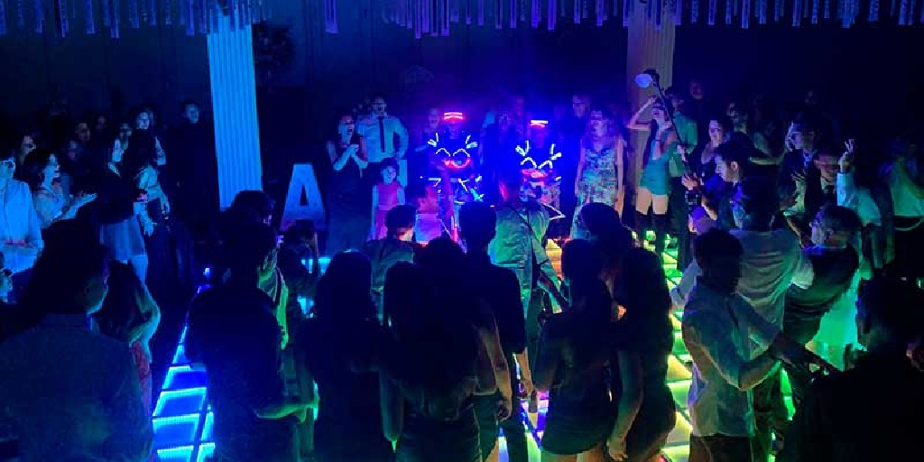 WorldMusicBA's tweet image. Llevamos a #NeonsMove al Palacio San Miguel!
►Mira el evento aca: worldmusicba.com/neons-move-en-…
☑️Whatsapp: 54-9-1161373030
☑️Mail: infoguiad@worldmusicba.com
☑️Web: worldmusicba.com
➖
#showLED #bailarinas #Espectaculoluminico #showluminico @LilaguaP