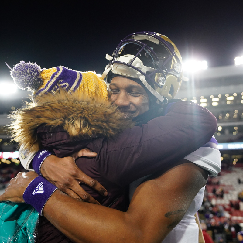 UWAthletics's tweet photo. .@themikepenix appreciation post 💯

#GoHuskies x #Penix4Heisman