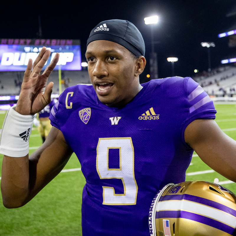 UWAthletics's tweet photo. .@themikepenix appreciation post 💯

#GoHuskies x #Penix4Heisman