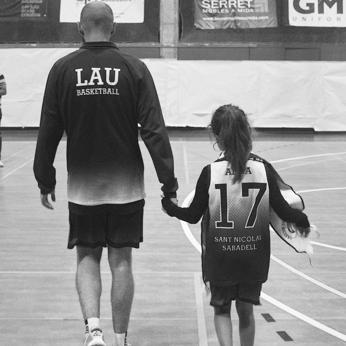 CESantNicolau's tweet photo. 🆕🏀🗞 ACTUALITAT | En Carles Rodríguez, capità del Sènior A Masculí, va jugar el seu darrer partit fa unes jornades. Es retira del del bàsquet, sent el màxim triplista històric del CESN i deixant petjada

👏🏻 Et trobarem a faltar Carles, moltes gràcies per tot! #FamíliaLAU https://t.co/SSpv4nnSIs