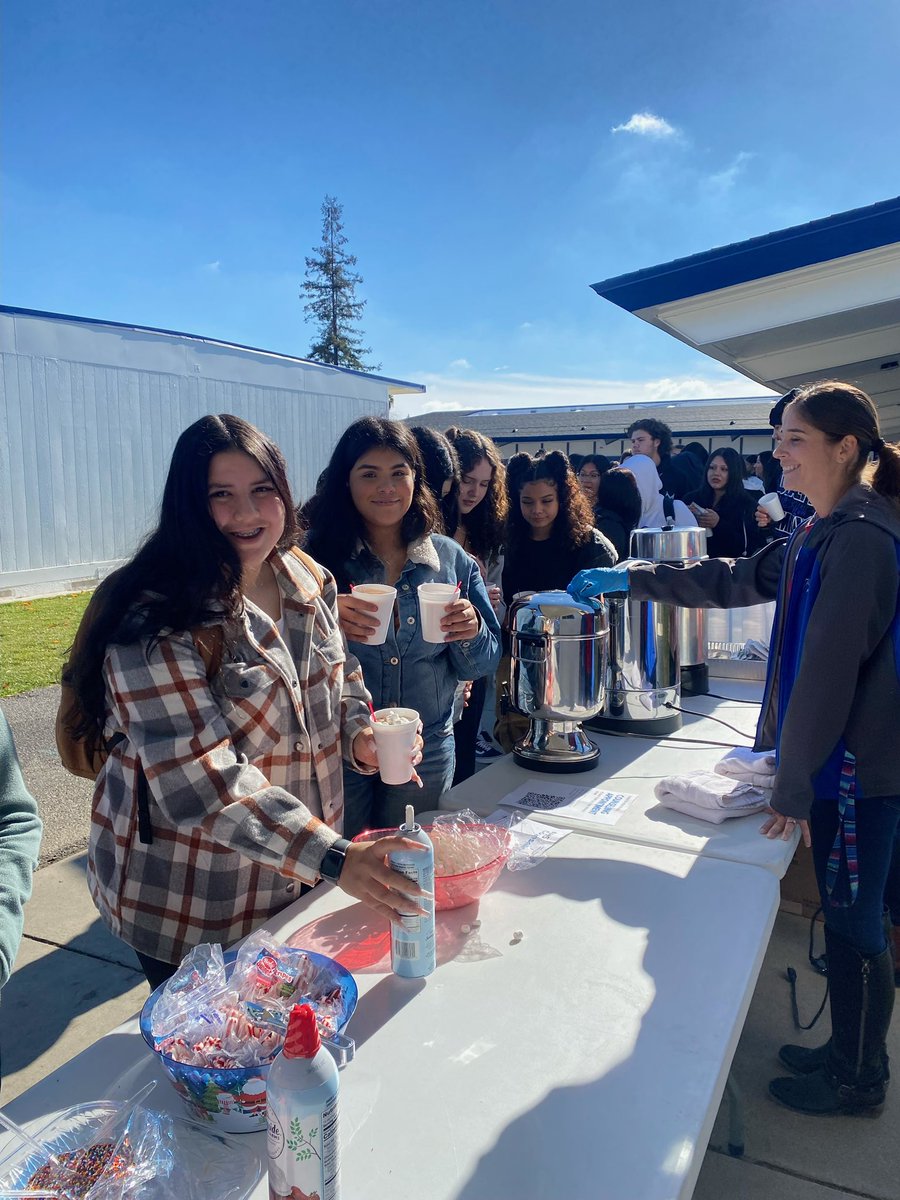 AtwaterFalcons's tweet photo. Cocoa with Counselors was terrific! Thank you to our amazing guidance staff! #WeAreAtwater🔵⚪️ https://t.co/pU1jcFeEXK
