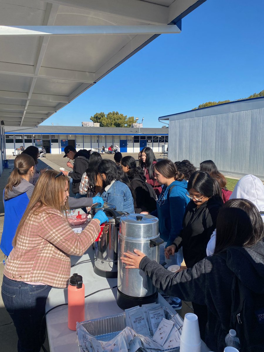 AtwaterFalcons's tweet photo. Cocoa with Counselors was terrific! Thank you to our amazing guidance staff! #WeAreAtwater🔵⚪️ https://t.co/pU1jcFeEXK