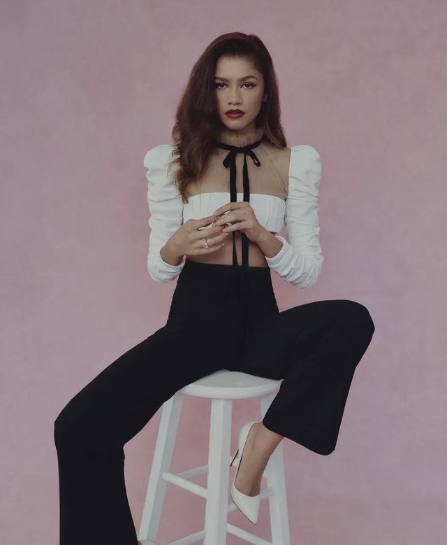 dayaupdated's tweet photo. @Zendaya -
for lancôme 

um HELLO!? are we BREATHING okay!?

( tags )

@zendaya #zendaya #zendayacoleman #zendayaupdate #zendayaupdates #zendayarecent #zendayarecents #zendayathrowback #zendayathrowbacks #zendayaedit #zendayaedits #zendayagif #zendayagifs #zendayafan #zendayafans https://t.co/f4Kl3sTvAx