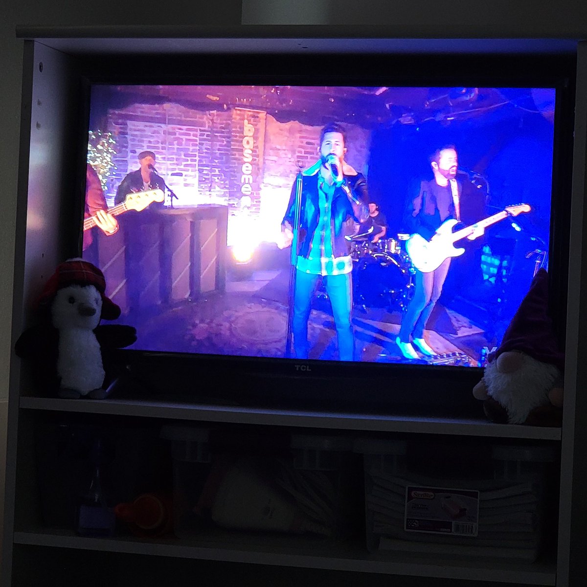 adreayoung's tweet image. Nothing like flipping through the @Vevo channels on @PlutoTV and finding these guys! After December, can we skip Jan &amp;amp; go straight to Feb please?  @OldDominion #neverbesorry