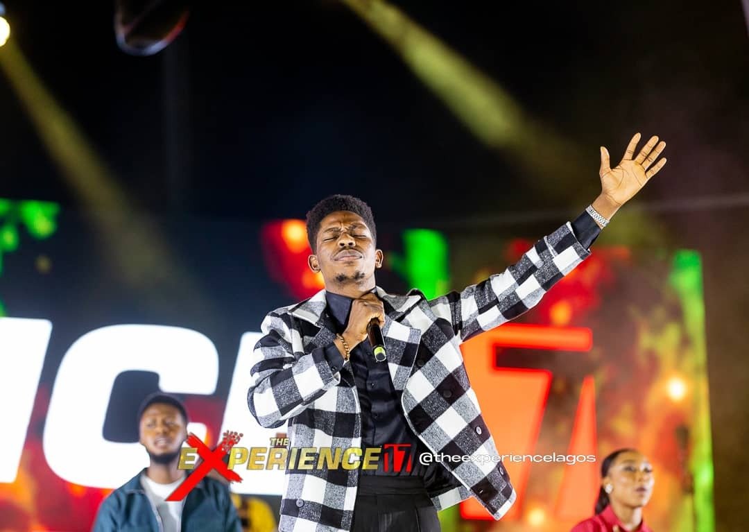 TheExperienceLG's tweet photo. 🎶Even when I fall Your hand
You still dey hold my hand
Lover of my soul
You no dey break my heart
I'll sing about Your mercies
I'll sing about Your grace
Na You dey burst my brain
Every night and day 🎶
#TE14
#TheExperience17 https://t.co/KjL3ieKDvl