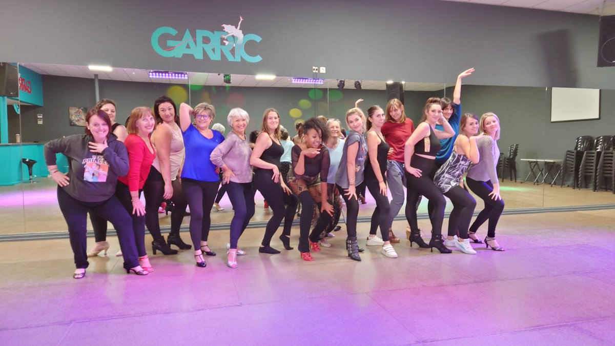 Prendre soin de son corps, jouer avec sa féminité, sa sensualité, le tout dans la bonne humeur et la bienveillance.
Garric Danse Club
39 avenue de Paviot
38500 Voiron
#dansepourtous #voironcity #villedevoiron #isere #rhonealpes #chartreuse #belly #danseentalons #heelsdance