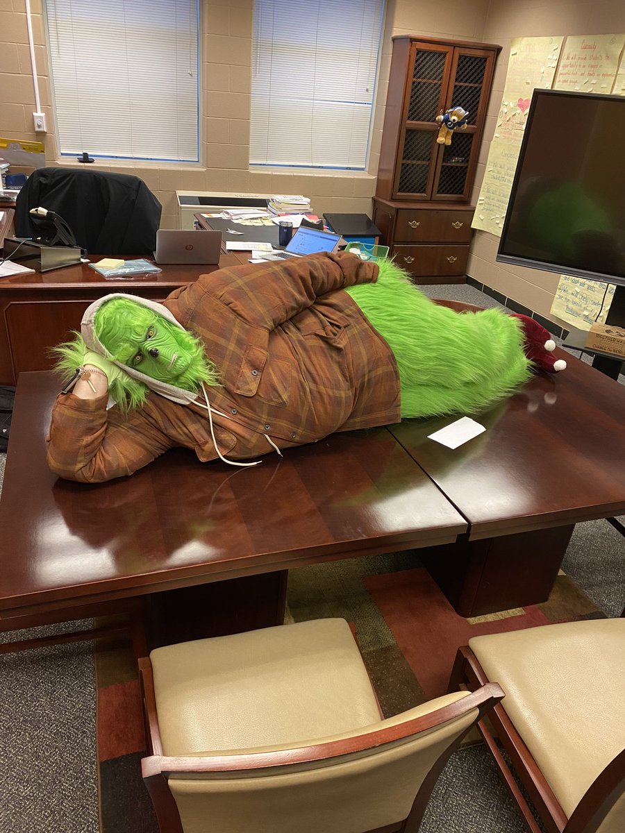 GreenwoodPrin's tweet photo. The Grinch is in the building! @BreckFrankES @WhitisDustin @JCPSAsstSuptES3 @JCPSKY https://t.co/giLUl4n26P