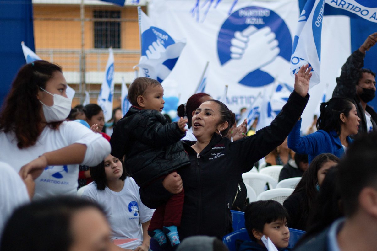 azulmixco's tweet photo. Estamos muy contentos de dar un paso más en este proceso electoral. El Partido Azul en Mixco tiene un líder con visión de transformación para el Municipio, el Magíster Iván Díaz 

Te invitamos a que formes parte de la #GeneraciónAzul 🫱🏻‍🫲🏼 https://t.co/JTIT4jMrRg