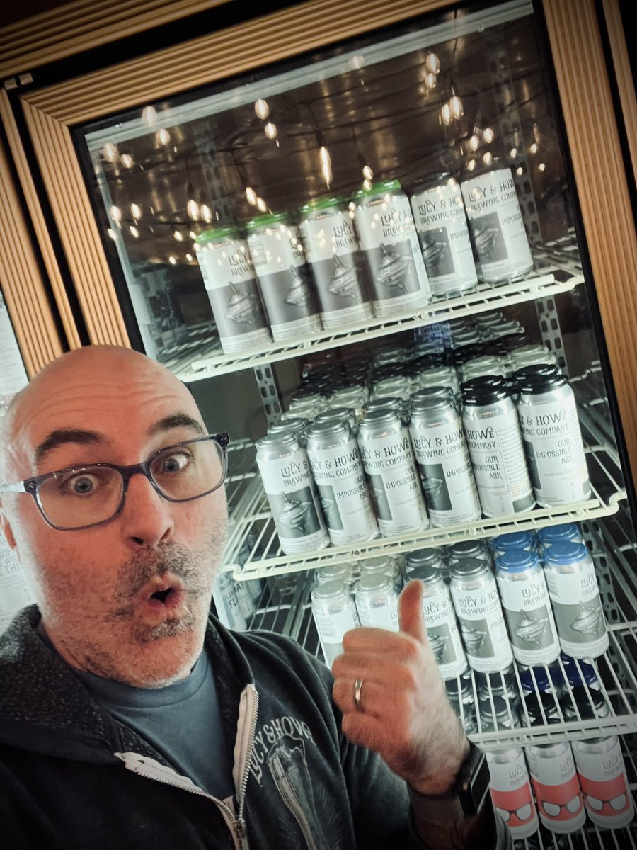 Impossible Ask is back! Our DIPA is back in 4 packs and rocking the cooler, hidden behind that goofball in the picture. 

#vtbeer #vtbrewing #dipa #pictureperfect