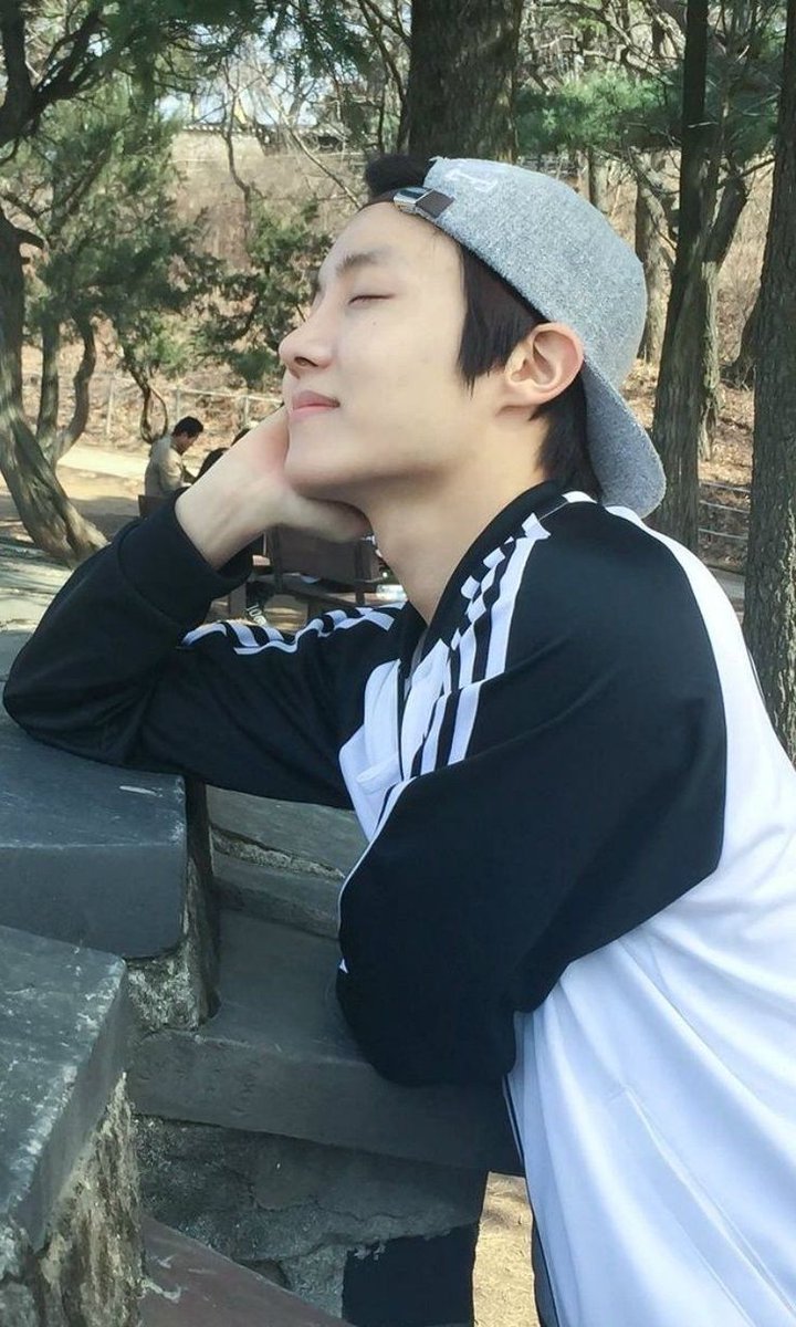 hobi pics is on tour⁷ (@hopeplcs) on Twitter photo 