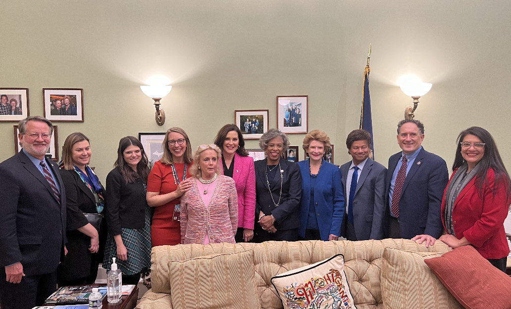 SenGaryPeters's tweet photo. Great to welcome @GovWhitmer and new members of the Michigan delegation, Hillary Scholten and Shri Thanedar to Washington this week!

Look forward to working with our delegation to continue delivering for Michiganders. https://t.co/S1iClEpTZo