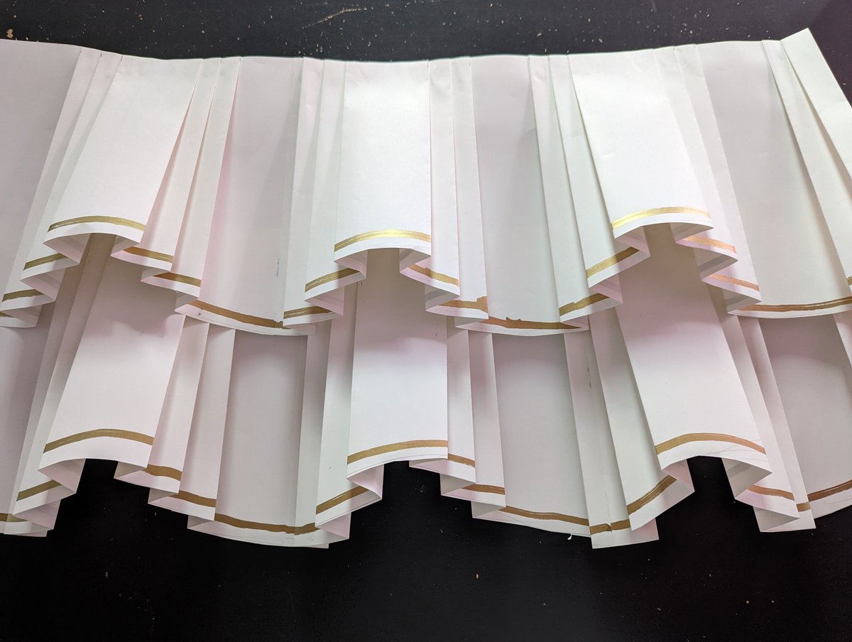PaulaKrieg's tweet photo. #Pleating sine waves into valances today.
Been writing the word "valence" all day -finally decided to check if I had it right.
"Valence" has something to do with number of electrons that an atom can lose, add, or share. "Valance" is like a dust ruffle. Close enough? https://t.co/h76FLOowJX