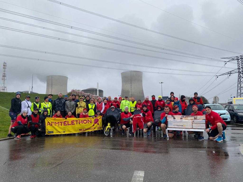 Jerome_Le_Saint's tweet photo. Cette année encore les salariés de la centrale de #Cattenom se sont mobilisés et ont couru en faveur du  @Telethon_57 pour collecter des dons. 13000 euros récoltés avec l'aide de l'association les Ptits Potos pour faire avancer la recherche! Mobilisons-nous ce week-end au 3637 📞 https://t.co/xfXfsHwtkD