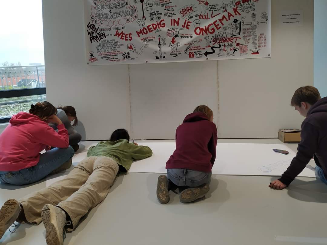 Sigfried Janzing (@sigfriedjanzing) on Twitter photo Vandaag was het Internationale Dag voor de Afschaffing van de #Slavernij. @libertumgouda en jongeren van <a href="/ACGouda/">AntoniusCollegeGouda</a> schenken met een mooie workshop in de <a href="/Chocolafabriek/">Chocoladefabriek Gouda</a> aandacht aan vormen van moderne slavernij met Mirjam Borghgraef en @GeertSmitsFoto #burgerschap #herdenken Vandaag was het Internationale Dag voor de Afschaffing van de #Slavernij. @libertumgouda en jongeren van <a href="/ACGouda/">AntoniusCollegeGouda</a> schenken met een mooie workshop in de <a href="/Chocolafabriek/">Chocoladefabriek Gouda</a> aandacht aan vormen van moderne slavernij met Mirjam Borghgraef en @GeertSmitsFoto #burgerschap #herdenken